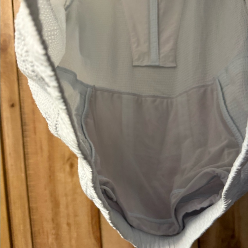 Lululemon Pack Light Pullover *Packable
Almost Blue $128 Retail - Picture 13 of 13